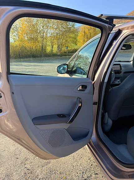 Peugeot 208 12 of 30