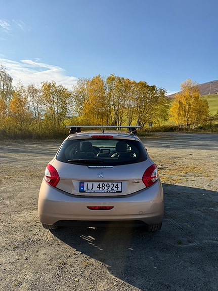Peugeot 208 5 of 30