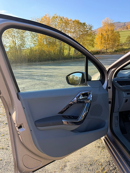Peugeot 208 11 of 30