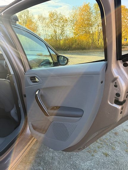 Peugeot 208 14 of 30