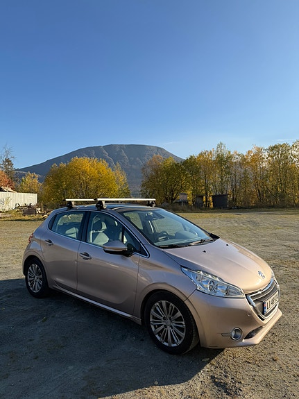 Peugeot 208 3 of 30