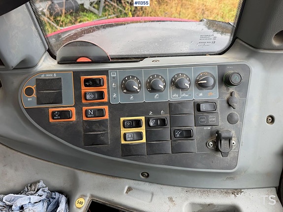 Valtra N 103 traktor m/ frontlaster – Se timer. SE VIDEO. 16 of 30