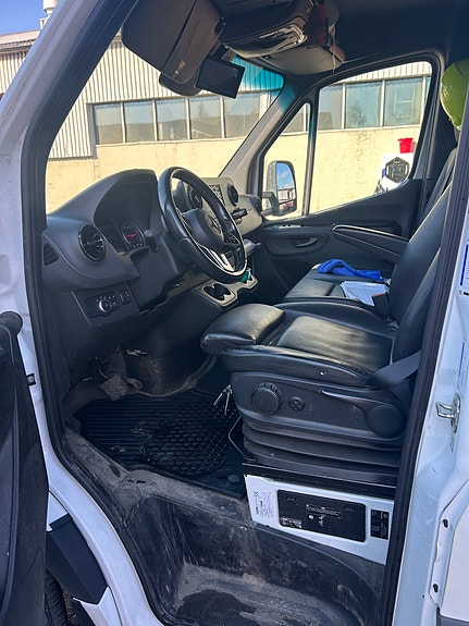 Mercedes-Benz sprinter 519 9 of 14