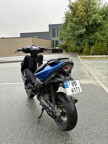 Yamaha 50 Aerox 2 of 6