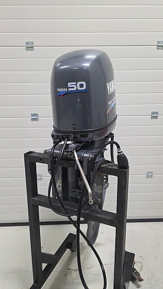 Yamaha F50 4 of 5