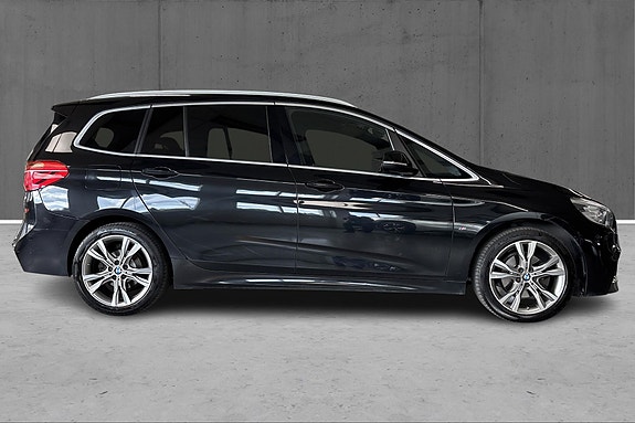 BMW 218i 4 of 26