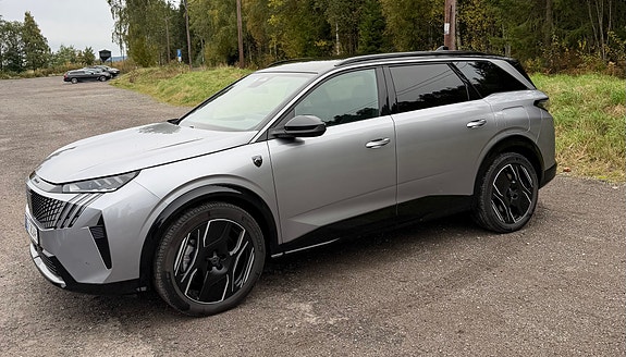 Peugeot e-5008 21 of 30