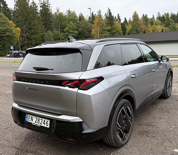 Peugeot e-5008 9 of 30