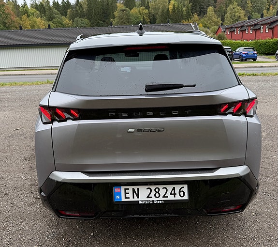 Peugeot e-5008 10 of 30