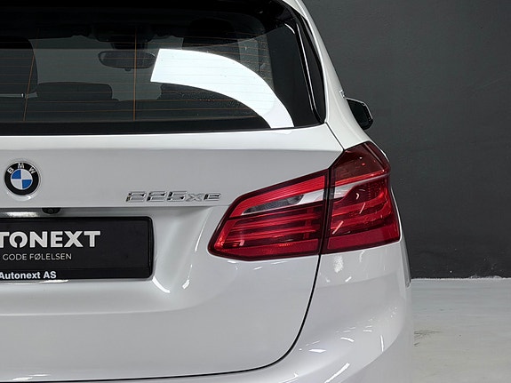 BMW 225xe 11 of 30