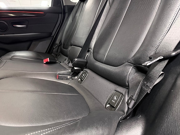 BMW 225xe 18 of 30