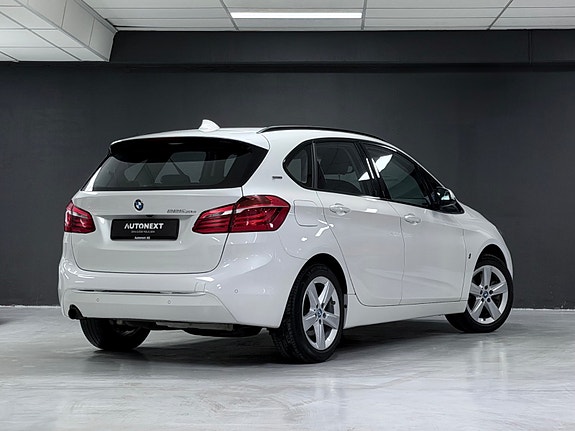 BMW 225xe 7 of 30