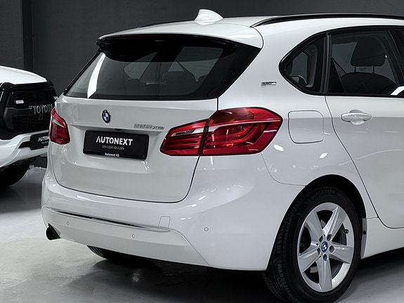 BMW 225xe 8 of 30