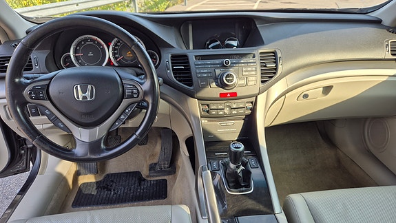 Honda Accord 16 of 30