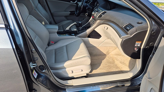 Honda Accord 18 of 30