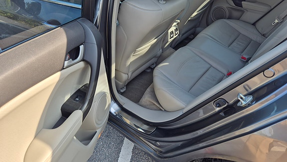 Honda Accord 28 of 30