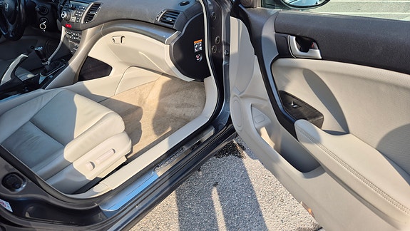 Honda Accord 19 of 30