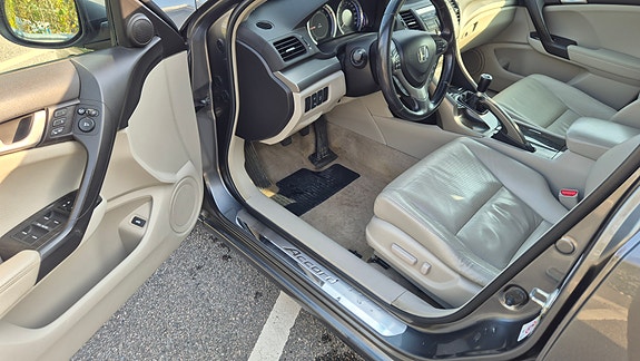 Honda Accord 13 of 30