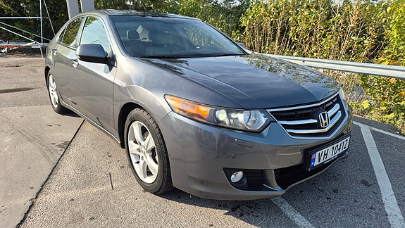 Honda Accord 11 of 30