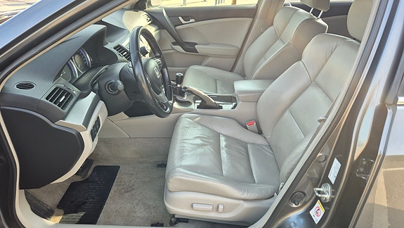 Honda Accord 14 of 30