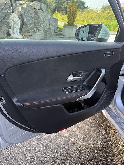Mercedes-Benz A200 9 of 25