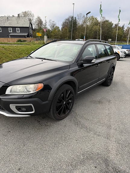 Volvo XC70 2 of 27