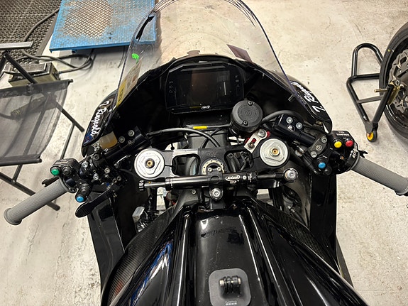 Kawasaki ZX10R KRT Roadracing / RR 8 of 8