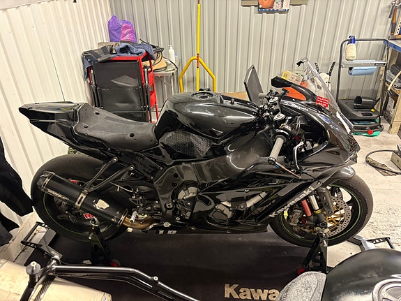 Kawasaki ZX10R KRT Roadracing / RR 7 of 8