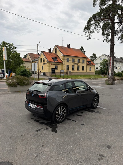 BMW i3 9 of 12