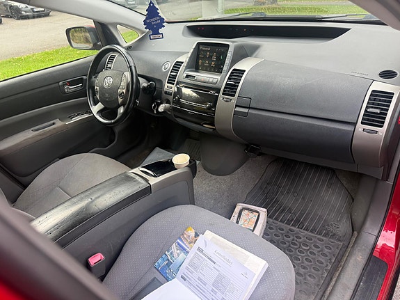 Toyota Prius 9 of 17