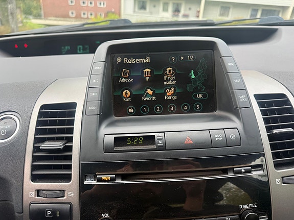 Toyota Prius 6 of 17