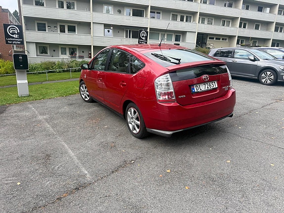 Toyota Prius 4 of 17