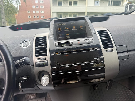 Toyota Prius 11 of 17