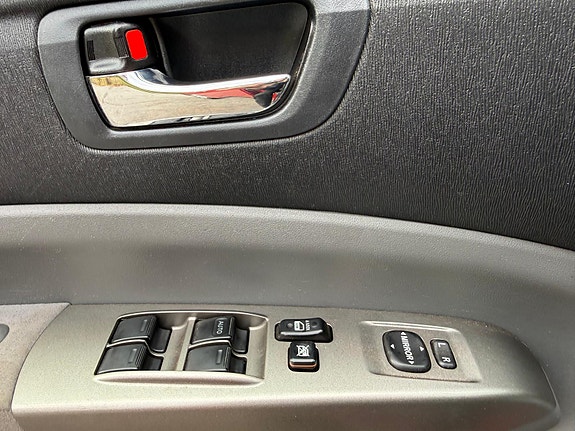 Toyota Prius 8 of 17