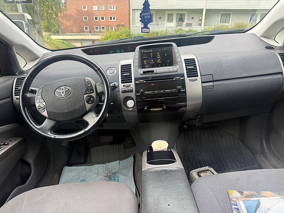 Toyota Prius 12 of 17