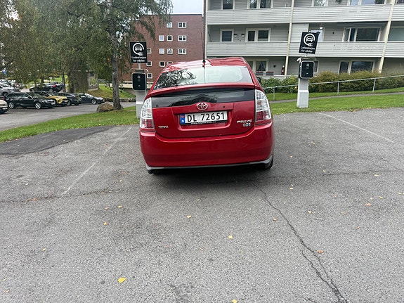 Toyota Prius 3 of 17