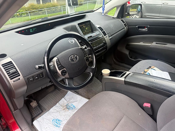 Toyota Prius 10 of 17