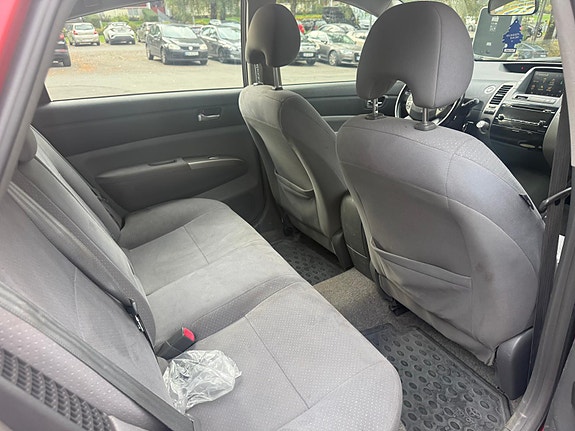 Toyota Prius 15 of 17