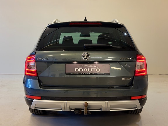 Skoda Octavia Scout 12 of 30