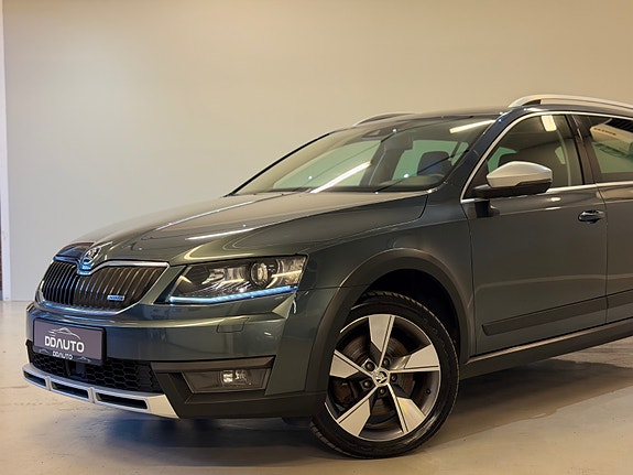 Skoda Octavia Scout 2 of 30