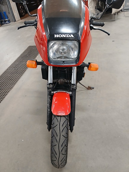 Honda VF750F 2 of 6