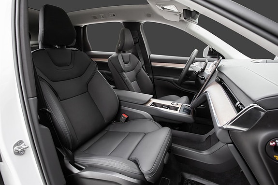 Volvo EX90 21 of 28
