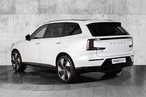 Volvo EX90 6 of 28