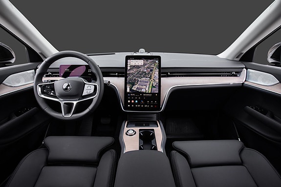 Volvo EX90 18 of 28