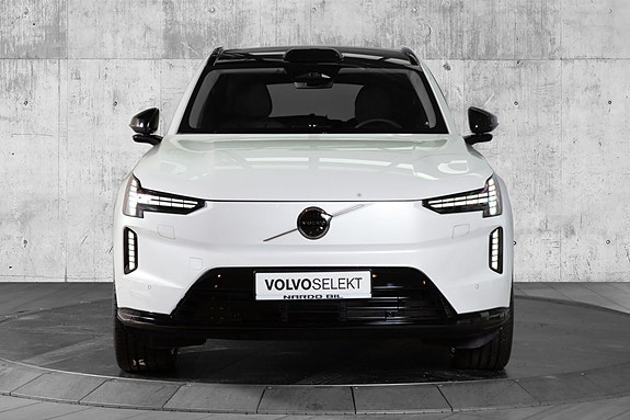 Volvo EX90 3 of 28