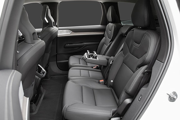 Volvo EX90 24 of 28