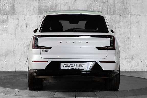 Volvo EX90 7 of 28
