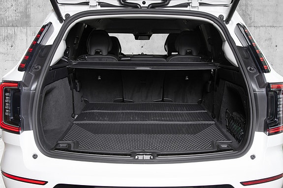 Volvo EX90 10 of 28