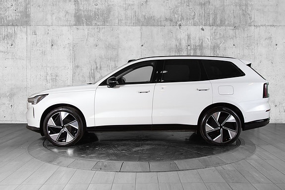 Volvo EX90 5 of 28