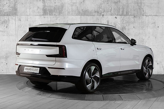 Volvo EX90 8 of 28